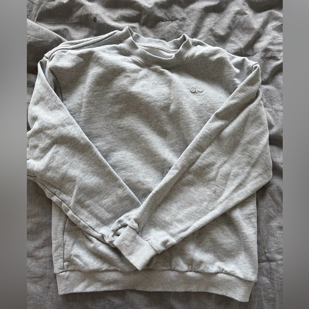ALO Yoga Women’s Light Gray Crewneck Sweater